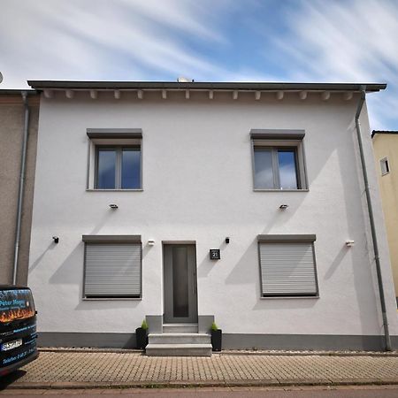 Modern Und Neu, Top Ausstattung Mit Kaffeevollautomat, 2X Netflix-Tv, Lueftungsanlage, Geschirrspueler Wallerfangen Luaran gambar