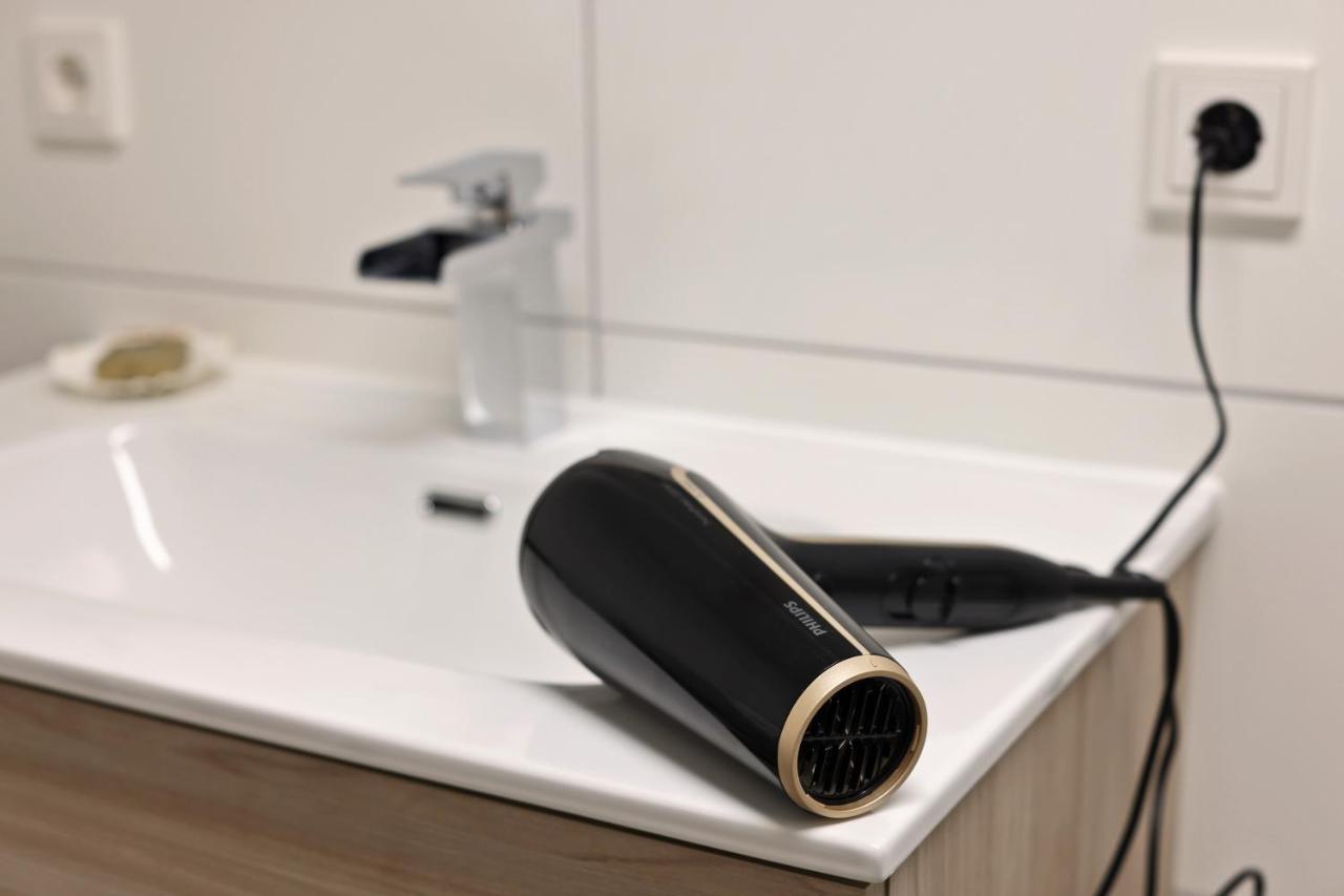Modern Und Neu, Top Ausstattung Mit Kaffeevollautomat, 2X Netflix-Tv, Lueftungsanlage, Geschirrspueler Wallerfangen Luaran gambar