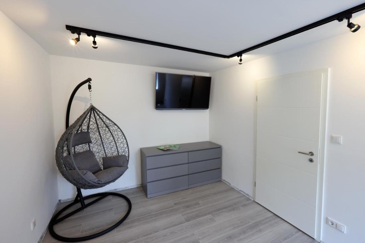 Modern Und Neu, Top Ausstattung Mit Kaffeevollautomat, 2X Netflix-Tv, Lueftungsanlage, Geschirrspueler Wallerfangen Luaran gambar