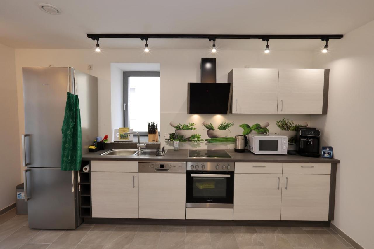 Modern Und Neu, Top Ausstattung Mit Kaffeevollautomat, 2X Netflix-Tv, Lueftungsanlage, Geschirrspueler Wallerfangen Luaran gambar